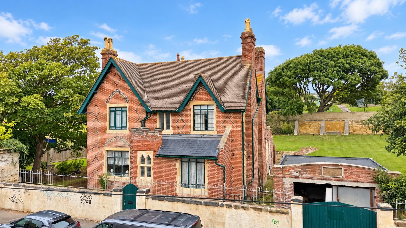 4 bed property in St Margaret Road, St Leonards on sea